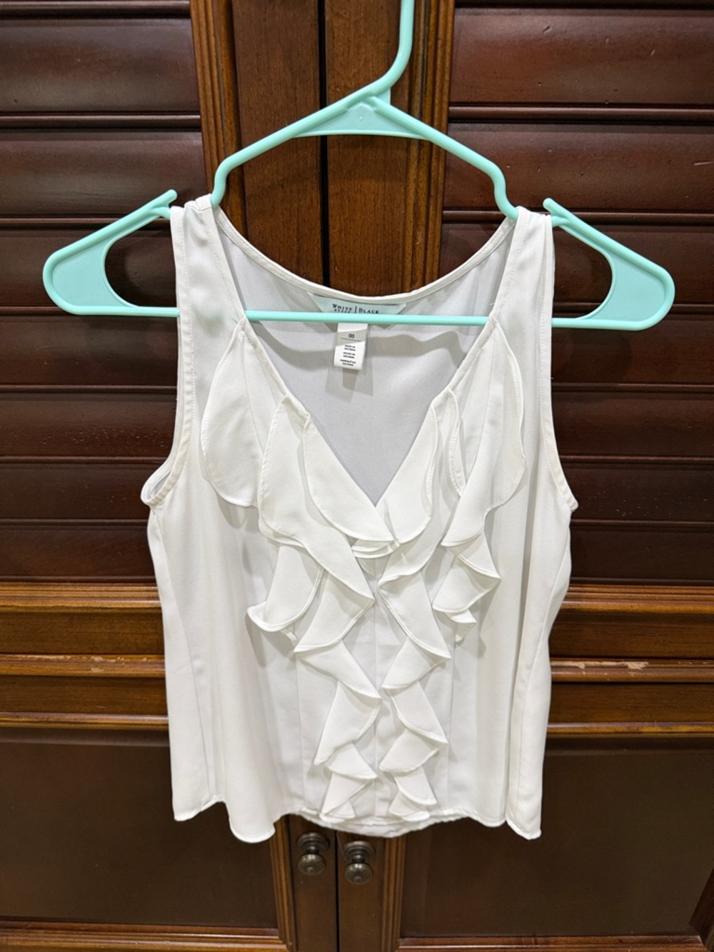 White House Black Market White Ruffle V-Neck Camisole size 00